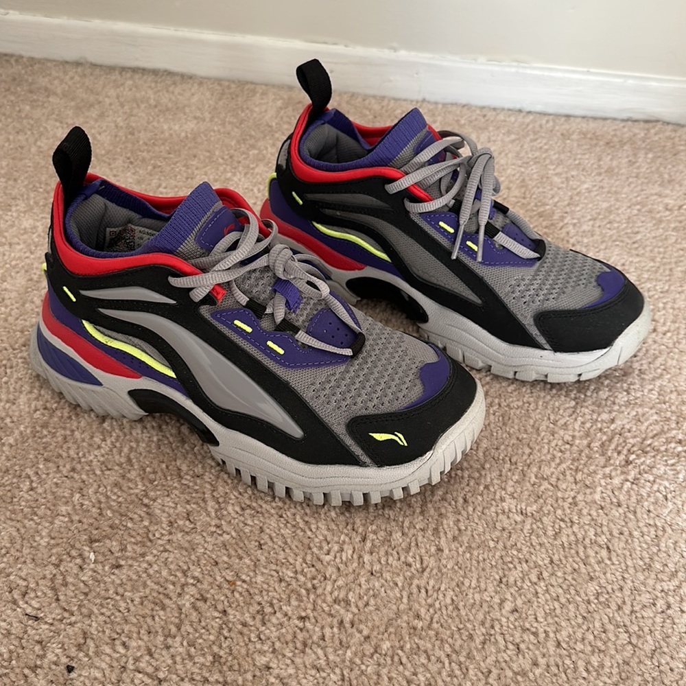 Li-Ning grey sneakers